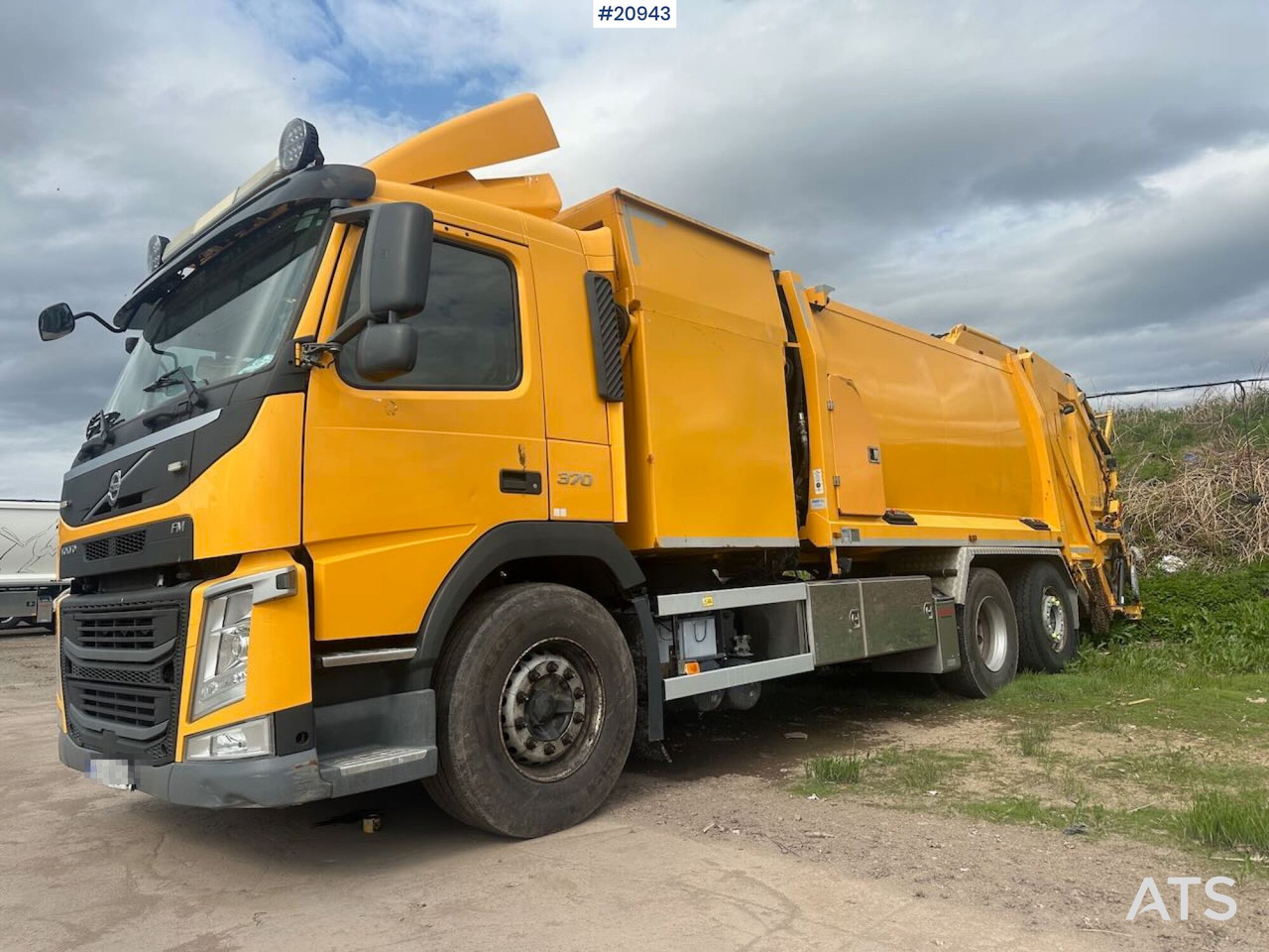 Volvo FM370 - Refuse truck: picture 1 Volvo FM370 - Refuse truck: picture 1