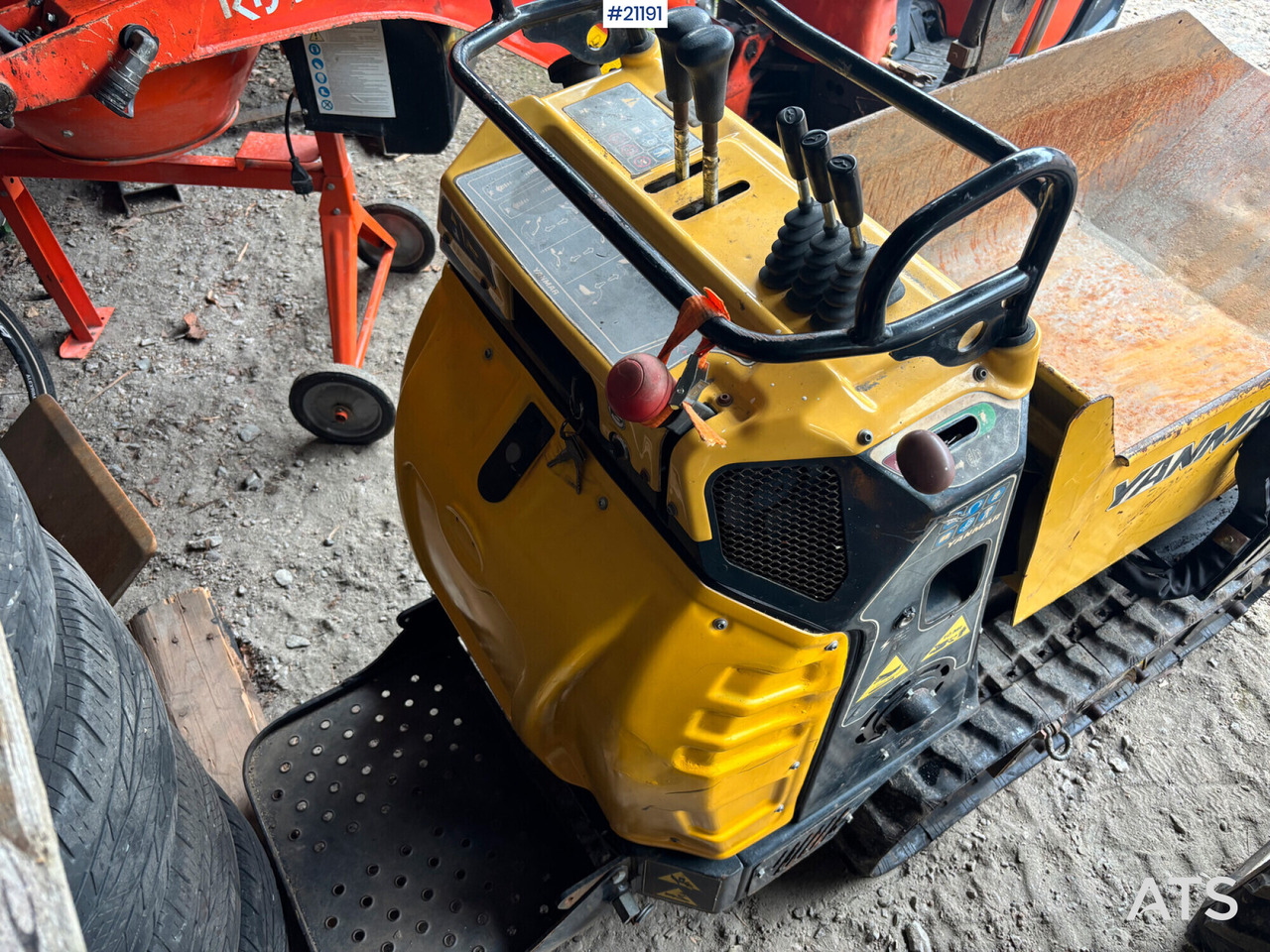 Yanmar C08 - Tracked dumper: picture 5 Yanmar C08 - Tracked dumper: picture 5