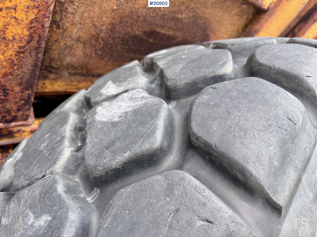 Yokohama RB31- 20.5R25 - Wheel and tire package for Construction machinery: picture 4 Yokohama RB31- 20.5R25 - Wheel and tire package for Construction machinery: picture 4