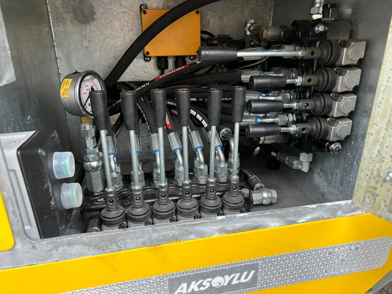 AKSOYLU AKT2 versie II special met extra Functie's 6 car-loader Autotransporter - Autotransporter semi-trailer: picture 4 AKSOYLU AKT2 versie II special met extra Functie's 6 car-loader Autotransporter - Autotransporter semi-trailer: picture 4