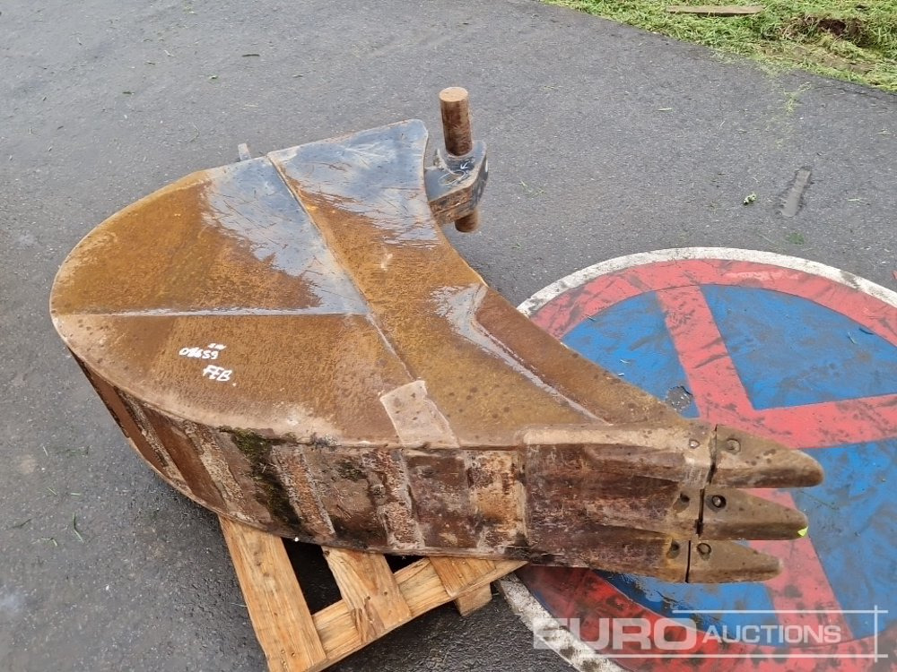 14" Digging Bucket - Bucket: picture 4 14" Digging Bucket - Bucket: picture 4