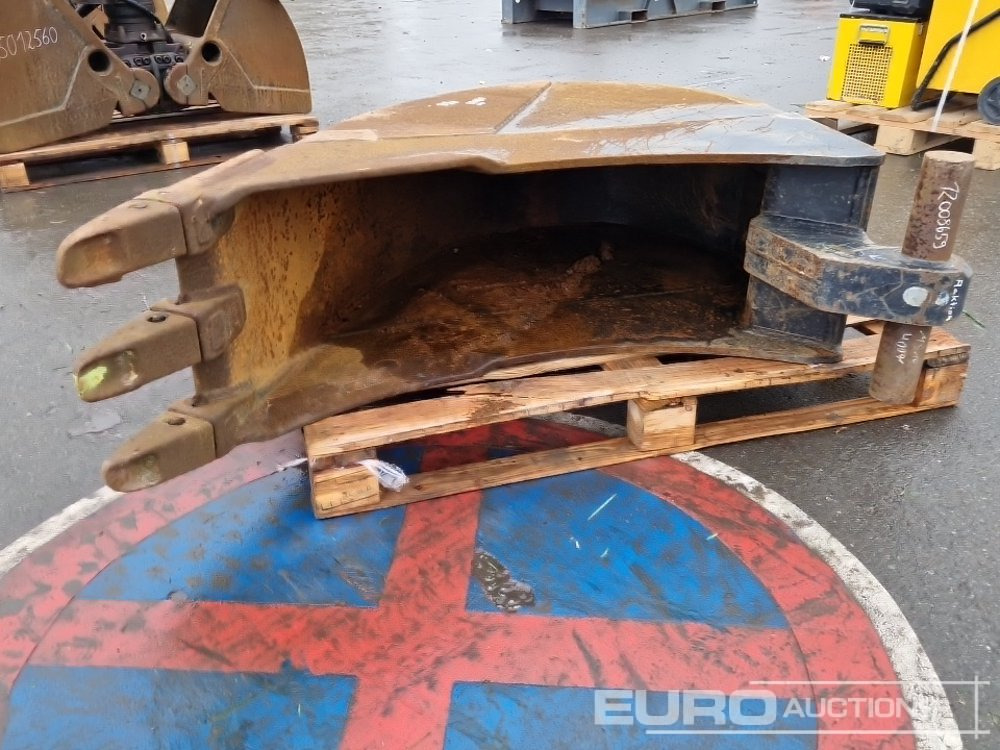 14" Digging Bucket - Bucket: picture 5 14" Digging Bucket - Bucket: picture 5