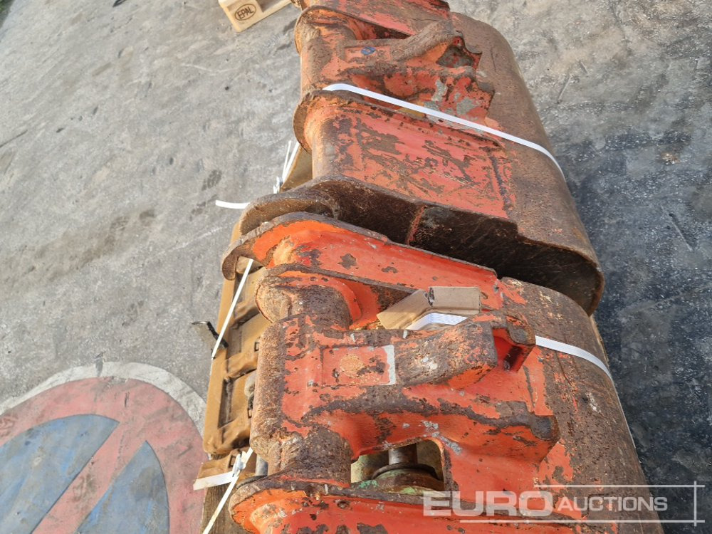 Bucket 17", 26" Digging Buckets (2 of), QH: picture 7