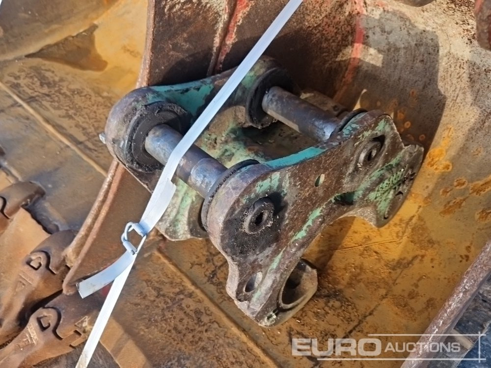 Bucket 17", 26" Digging Buckets (2 of), QH: picture 6