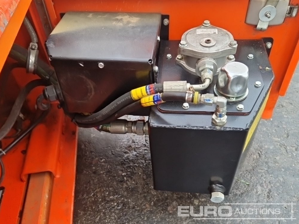 Vertical mast lift 2011 Snorkel M1230E: picture 17