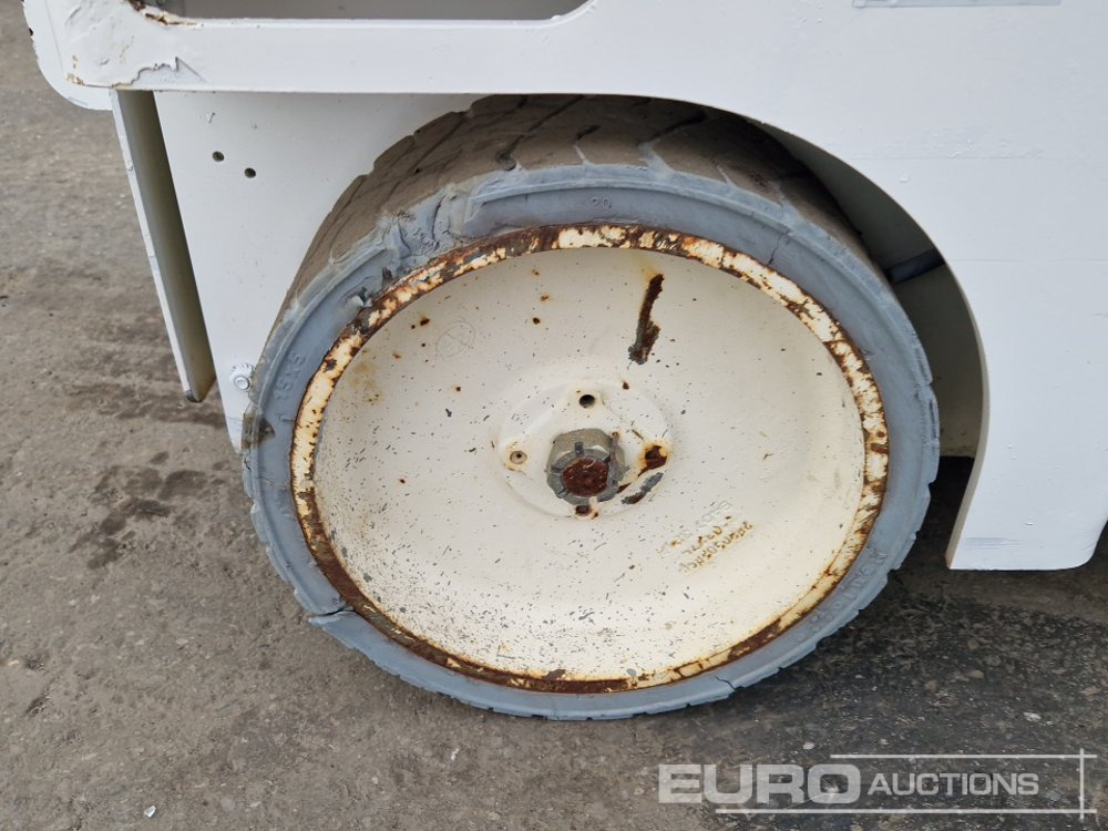 Scissor lift 2013 Haulotte Compact 14: picture 8