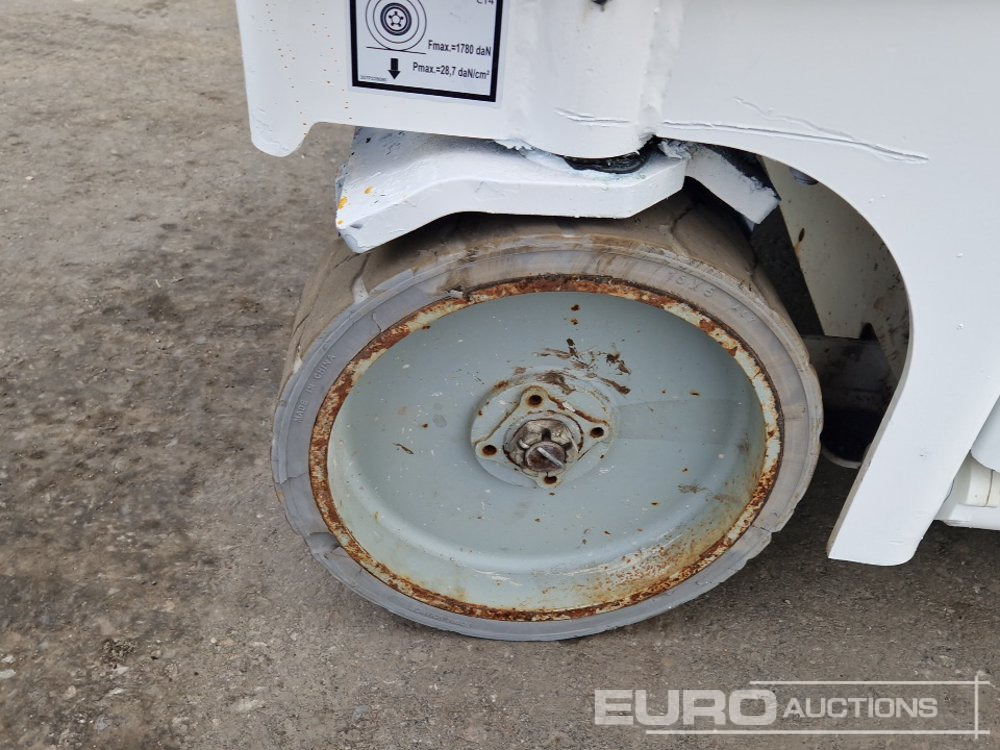 Scissor lift 2013 Haulotte Compact 14: picture 10