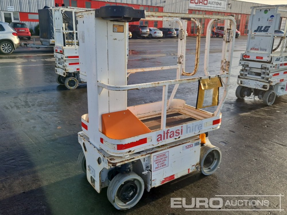 2013 JLG 1230ES - Vertical mast lift: picture 4 2013 JLG 1230ES - Vertical mast lift: picture 4