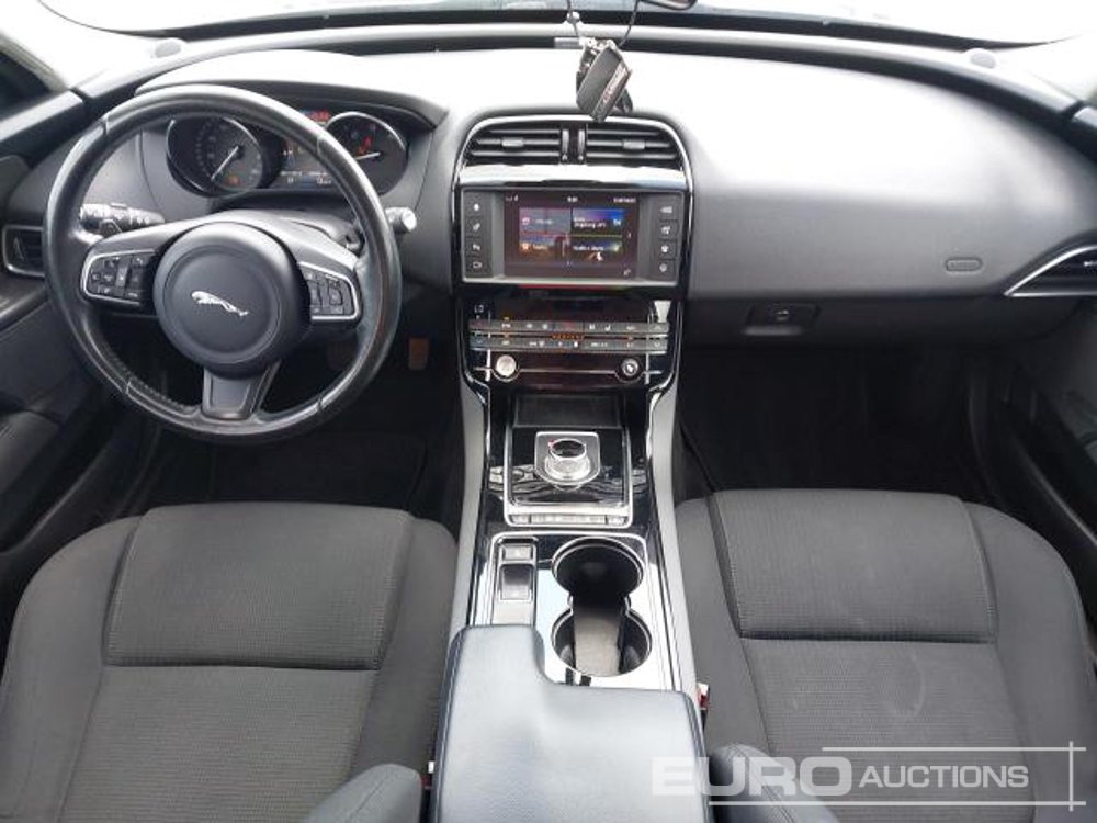 2015 Jaguar XE - Car: picture 5 2015 Jaguar XE - Car: picture 5