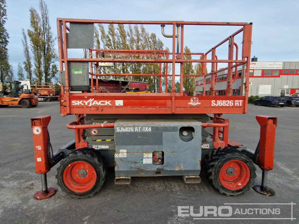 2015 SkyJack SJ6826RT - Scissor lift: picture 2 2015 SkyJack SJ6826RT - Scissor lift: picture 2