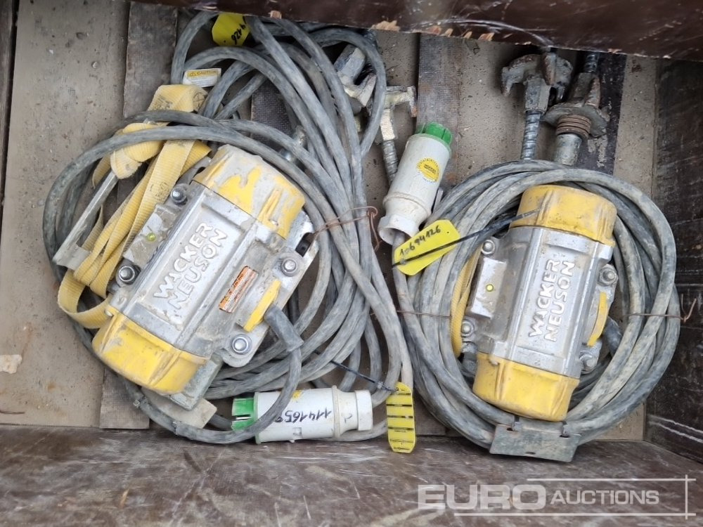 2017 Wacker Neuson Contents: 1 FUE-M/S 75A electronic frequency converter with 6 output sockets, 2 group switches and potentiometer (speed adjustment 0 - 200 Hz), 6 AR26/6/042 3.5kN external concrete - Construction equipment: picture 3 2017 Wacker Neuson Contents: 1 FUE-M/S 75A electronic frequency converter with 6 output sockets, 2 group switches and potentiometer (speed adjustment 0 - 200 Hz), 6 AR26/6/042 3.5kN external concrete - Construction equipment: picture 3