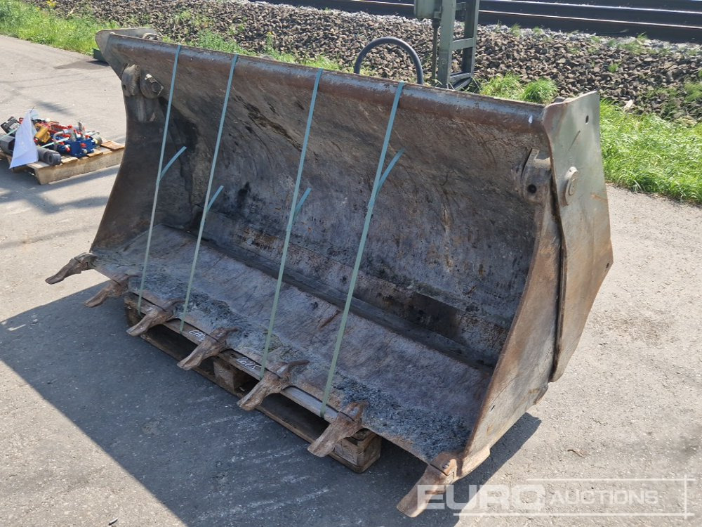 4in1 Bucket to suit Volvo - Bucket: picture 1 4in1 Bucket to suit Volvo - Bucket: picture 1