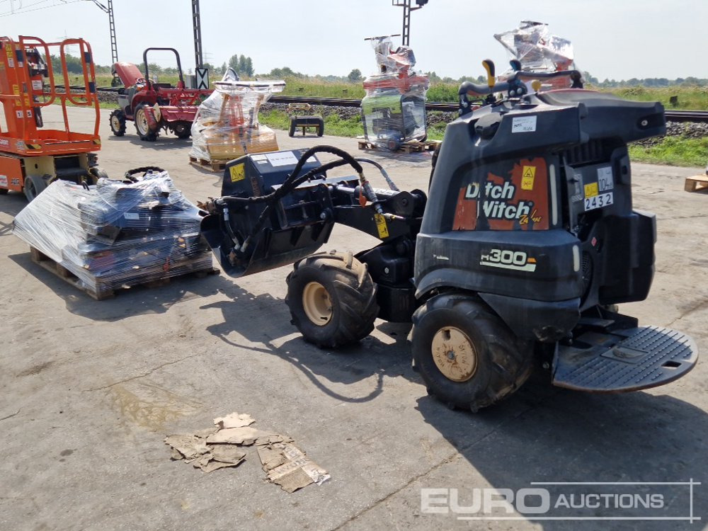 Ditch Witch R300 - Trencher: picture 3 Ditch Witch R300 - Trencher: picture 3