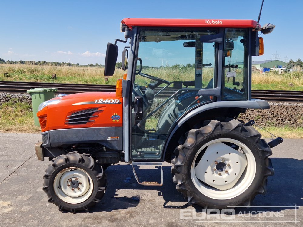 Kubota T240DF - Compact tractor: picture 2 Kubota T240DF - Compact tractor: picture 2