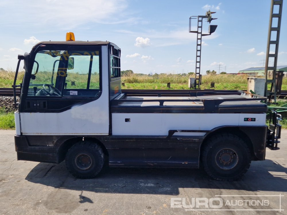 Linde P250 - Tow tractor: picture 2 Linde P250 - Tow tractor: picture 2