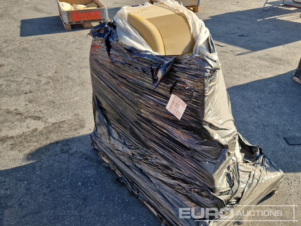 Unused Bonnet with Mirrors to suit CAT M322 - Spare parts: picture 4 Unused Bonnet with Mirrors to suit CAT M322 - Spare parts: picture 4