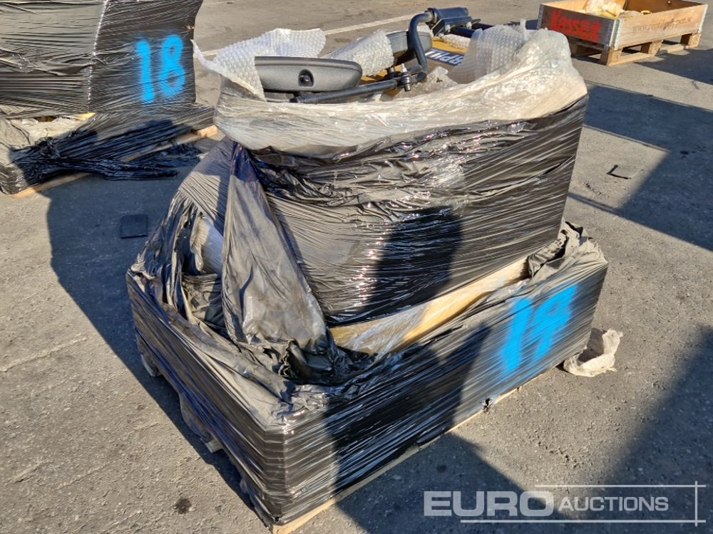 Unused Bonnet with Mirrors to suit CAT M322 - Spare parts: picture 1 Unused Bonnet with Mirrors to suit CAT M322 - Spare parts: picture 1
