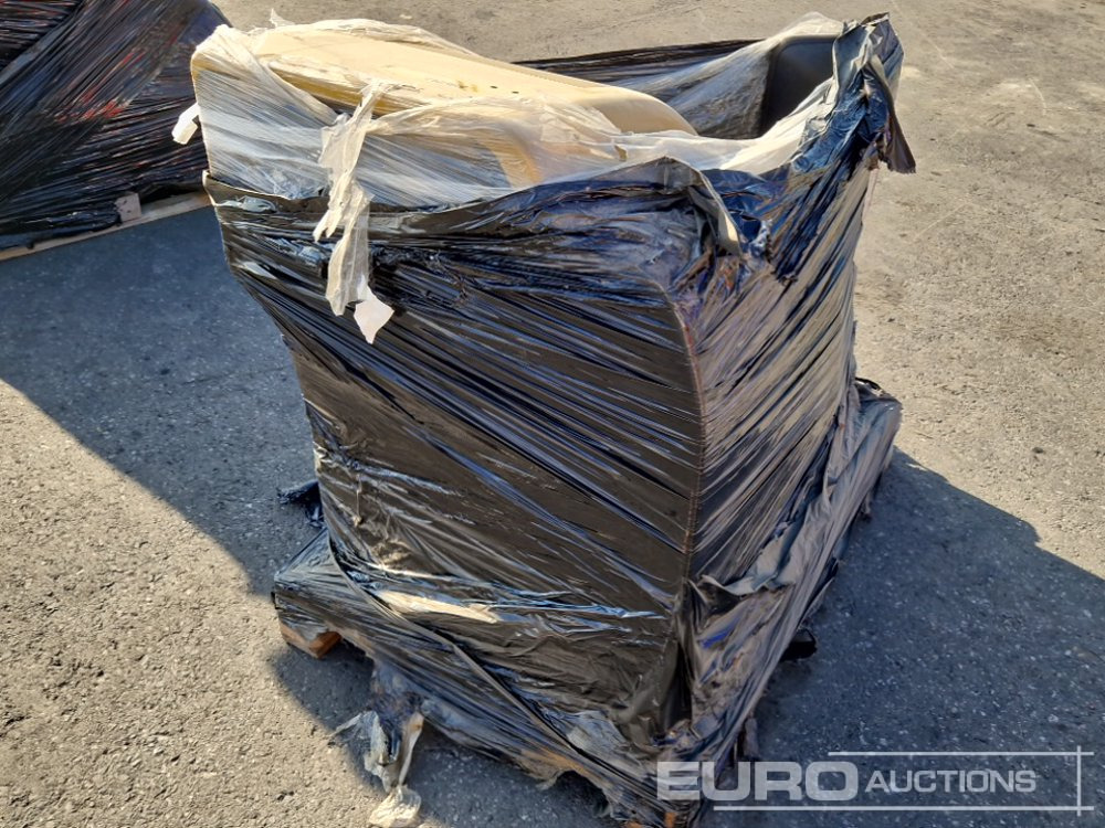 Unused Bonnet with Mirrors to suit CAT M322 - Spare parts: picture 3 Unused Bonnet with Mirrors to suit CAT M322 - Spare parts: picture 3