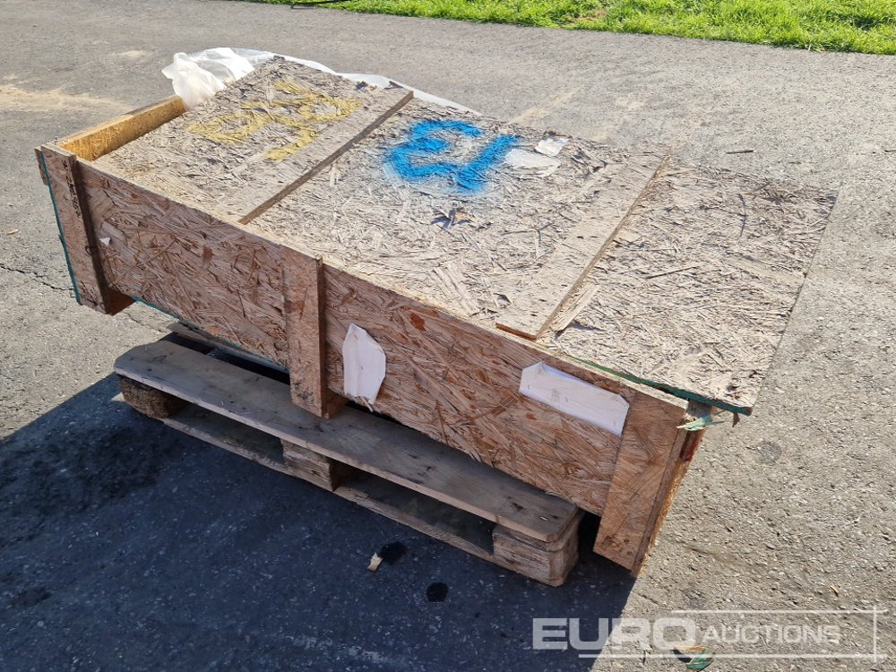 Unused CAT Radiator Coolant, CAT Number 425-5953 - Spare parts: picture 2 Unused CAT Radiator Coolant, CAT Number 425-5953 - Spare parts: picture 2