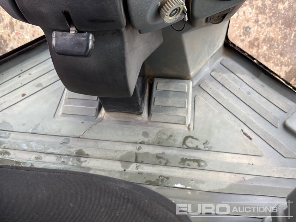 Roller 2011 CAT CS74: picture 25