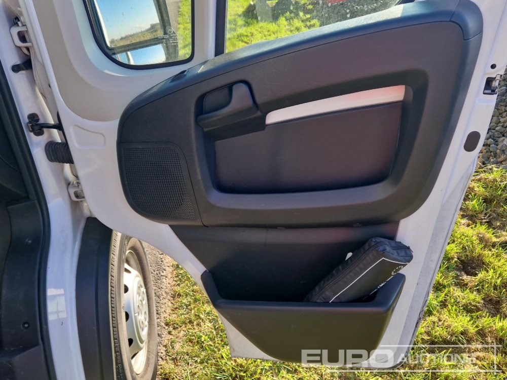 Commercial vehicle 2024 Opel Movano: picture 19