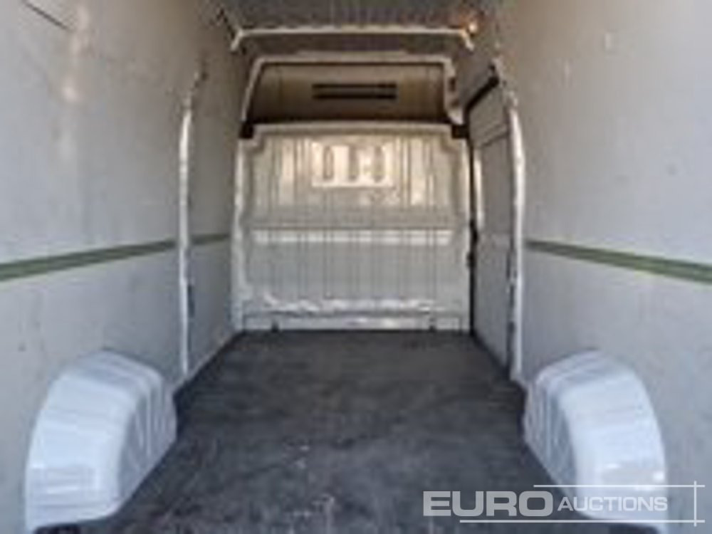 Commercial vehicle 2024 Opel Movano: picture 15