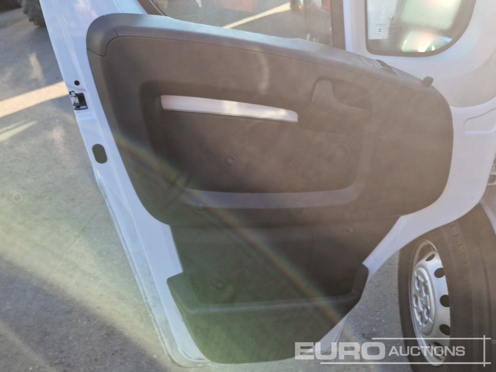 Commercial vehicle 2024 Opel Movano: picture 18