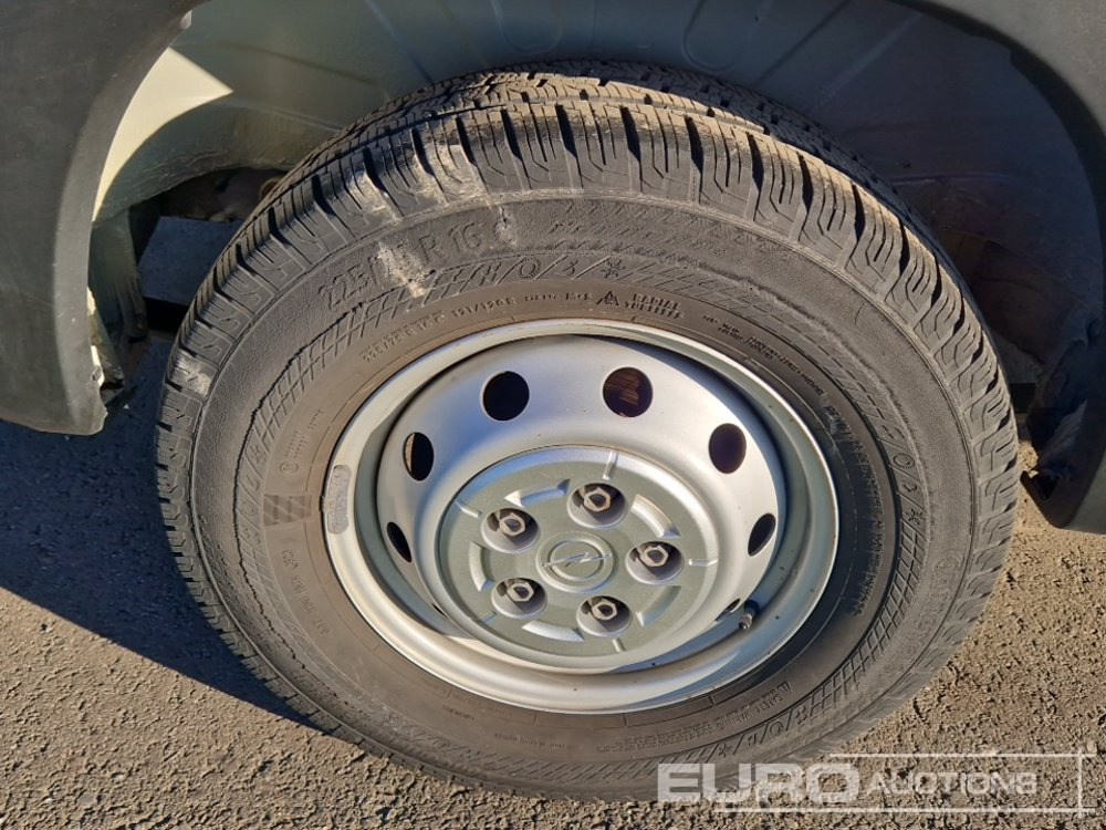 Commercial vehicle 2024 Opel Movano: picture 11