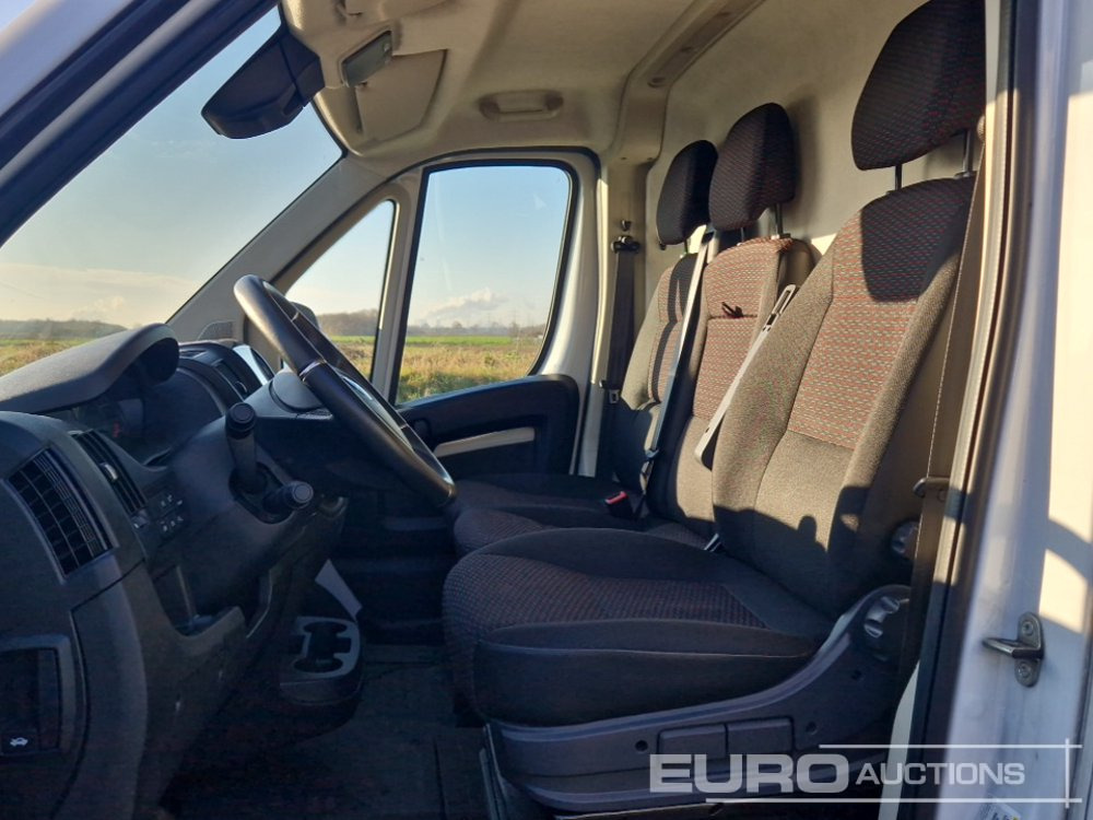 Commercial vehicle 2024 Opel Movano: picture 22
