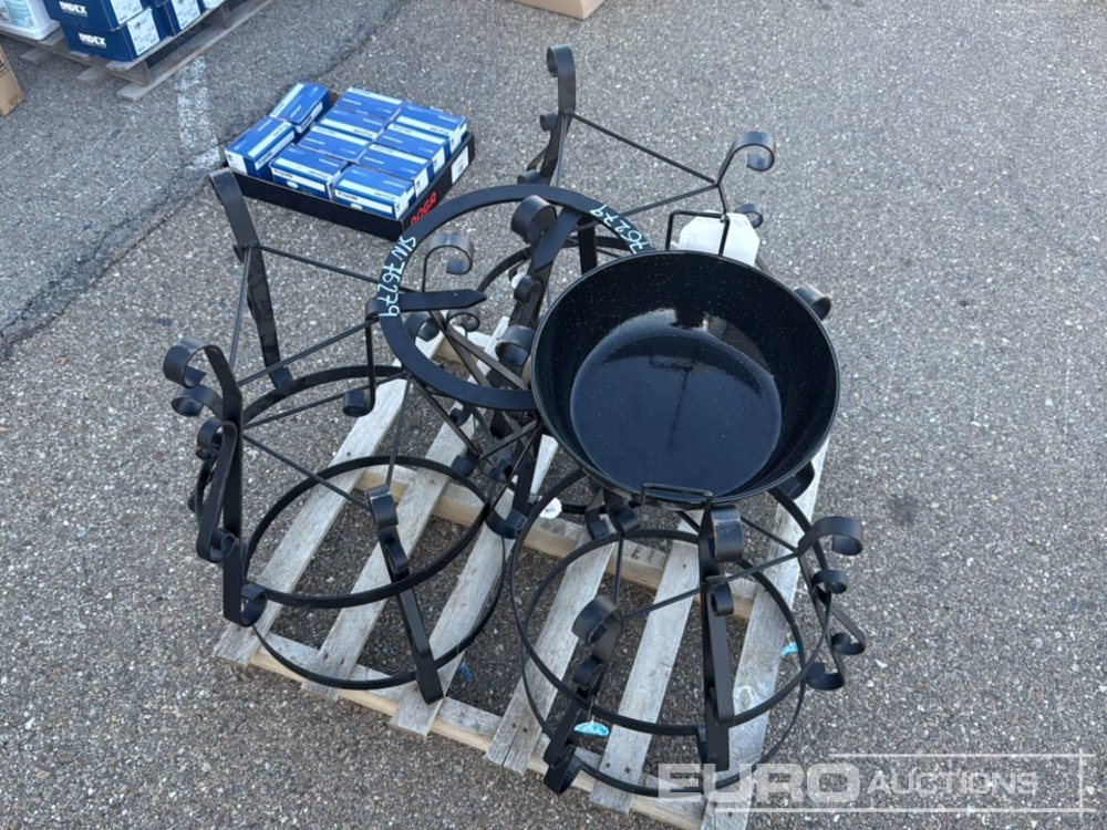 Outdoor Wood-Burning Fire Pits (4 of) / Brasero Exterior - Construction equipment: picture 4 Outdoor Wood-Burning Fire Pits (4 of) / Brasero Exterior - Construction equipment: picture 4