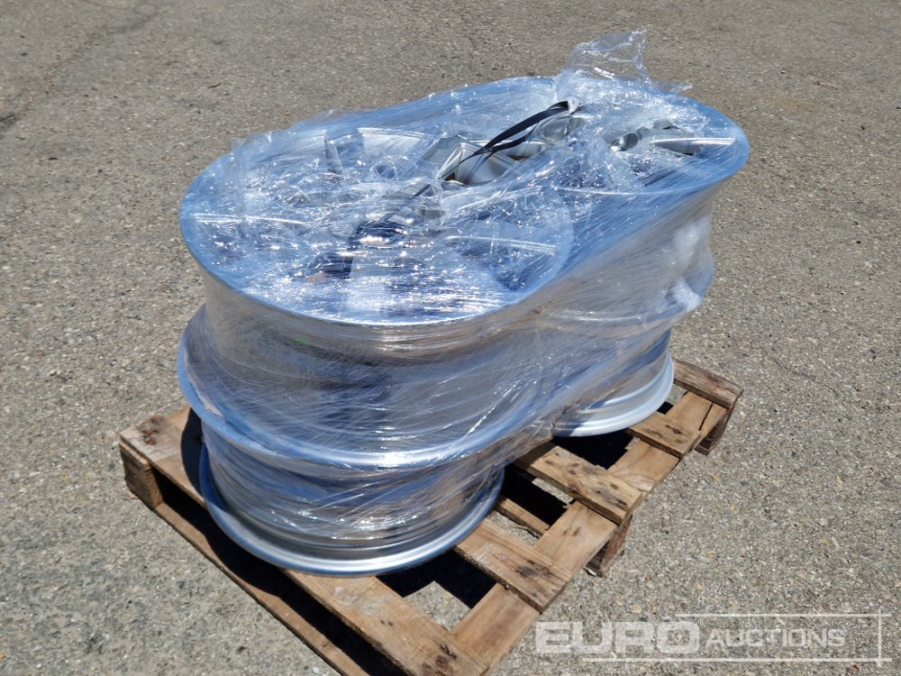 Pallet of Rims (4 of) - Tire: picture 1 Pallet of Rims (4 of) - Tire: picture 1