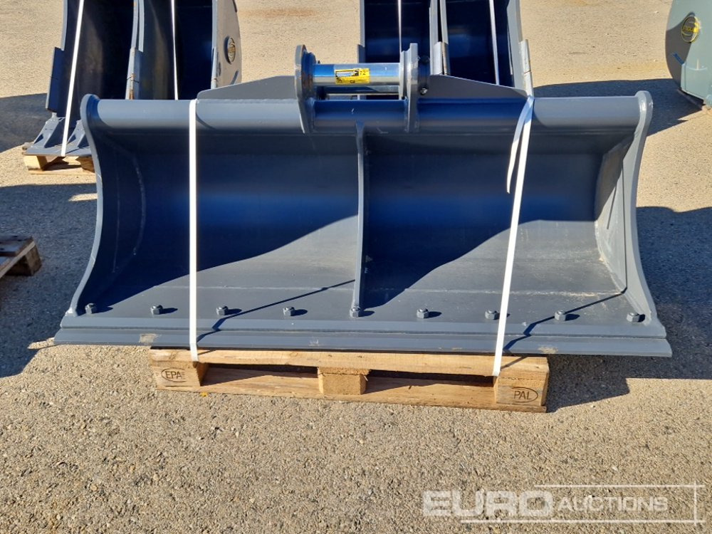 Strickland DB13 - Bucket: picture 2 Strickland DB13 - Bucket: picture 2