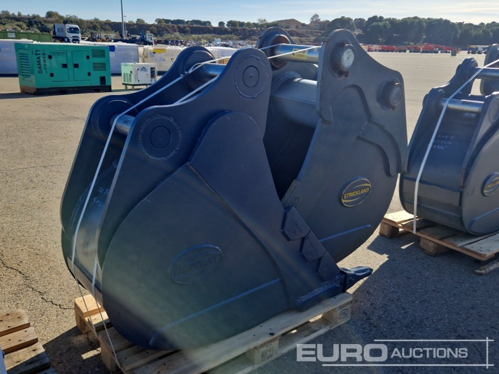 Strickland Set of 21T 18' Digging Bucket (S/N 145756), BT20 24' Digging Bucket (S/N 501669930L) - Bucket: picture 4 Strickland Set of 21T 18' Digging Bucket (S/N 145756), BT20 24' Digging Bucket (S/N 501669930L) - Bucket: picture 4