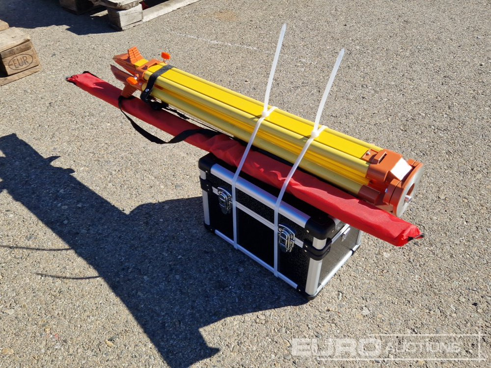 Unused 2025 Captok Self-Leveling Rotary Laser Level With Batteries, Receiver, Tripod, Grade Rod - Garage equipment: picture 3 Unused 2025 Captok Self-Leveling Rotary Laser Level With Batteries, Receiver, Tripod, Grade Rod - Garage equipment: picture 3