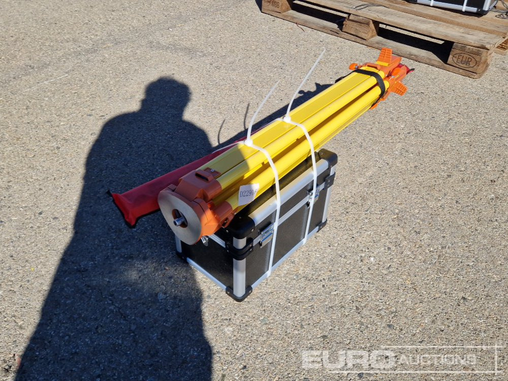 Unused 2025 Captok Self-Leveling Rotary Laser Level With Batteries, Receiver, Tripod, Grade Rod - Garage equipment: picture 4 Unused 2025 Captok Self-Leveling Rotary Laser Level With Batteries, Receiver, Tripod, Grade Rod - Garage equipment: picture 4