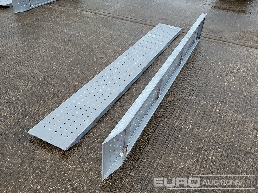 Unused 8' Heavy Duty Car Recovery/Trailer Loading Ramp (2 of) - Garage equipment: picture 3 Unused 8' Heavy Duty Car Recovery/Trailer Loading Ramp (2 of) - Garage equipment: picture 3