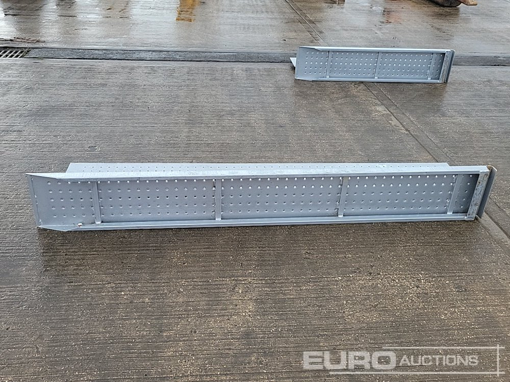 Unused 8' Heavy Duty Car Recovery/Trailer Loading Ramp (2 of) - Garage equipment: picture 5 Unused 8' Heavy Duty Car Recovery/Trailer Loading Ramp (2 of) - Garage equipment: picture 5