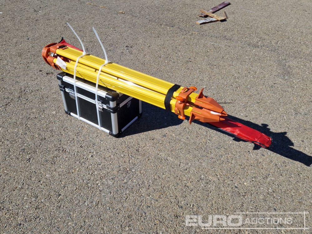 Unused Captok Self-Leveling Rotary Laser Level With Batteries, Receiver, Tripod, Grade Rod - Garage equipment: picture 1 Unused Captok Self-Leveling Rotary Laser Level With Batteries, Receiver, Tripod, Grade Rod - Garage equipment: picture 1