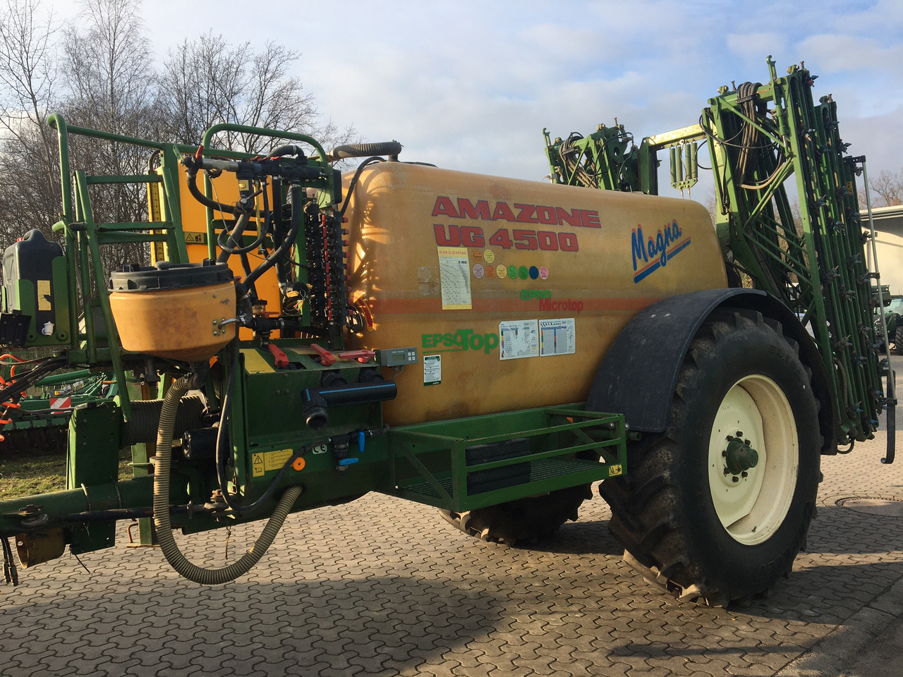 Sprayer Amazone UG 4500: picture 1