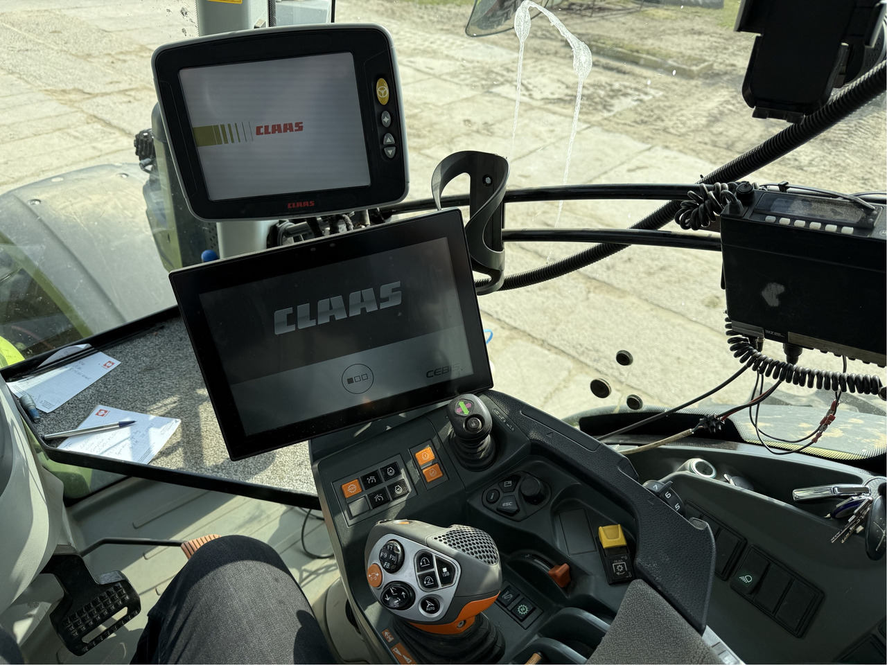 Claas Axion 960 C-Matic CEBIS - Farm tractor: picture 3 Claas Axion 960 C-Matic CEBIS - Farm tractor: picture 3