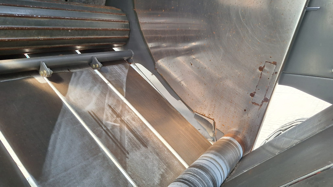 Claas Variant 485 RC - Hay and forage equipment: picture 4 Claas Variant 485 RC - Hay and forage equipment: picture 4