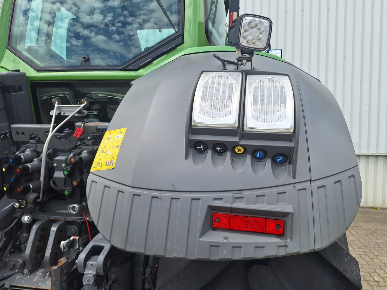 Farm tractor Fendt 828 Vario S4 ProfiPlus: picture 8