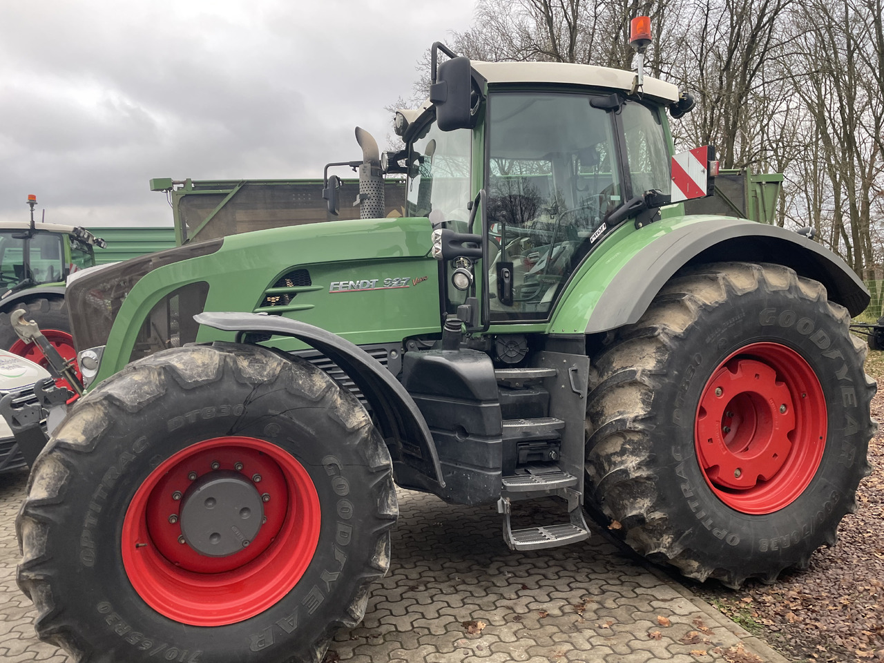 Fendt 927 Vario - Farm tractor: picture 1 Fendt 927 Vario - Farm tractor: picture 1