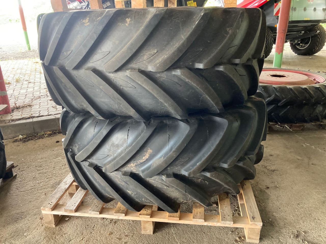 Fendt VF520/60R28 VF650/60R38 - Wheels and tires: picture 3 Fendt VF520/60R28 VF650/60R38 - Wheels and tires: picture 3
