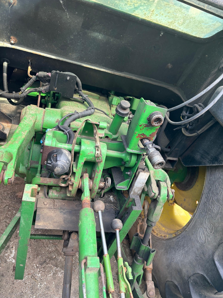 John Deere 5075 E - Farm tractor: picture 5 John Deere 5075 E - Farm tractor: picture 5