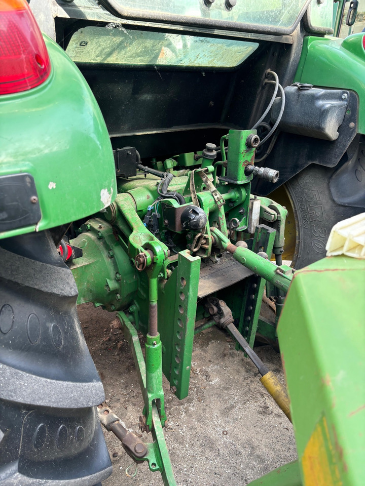 John Deere 5075 E - Farm tractor: picture 4 John Deere 5075 E - Farm tractor: picture 4