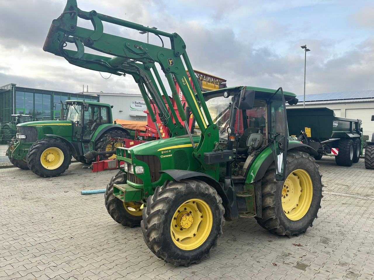 John Deere 5100 R - Farm tractor: picture 1 John Deere 5100 R - Farm tractor: picture 1