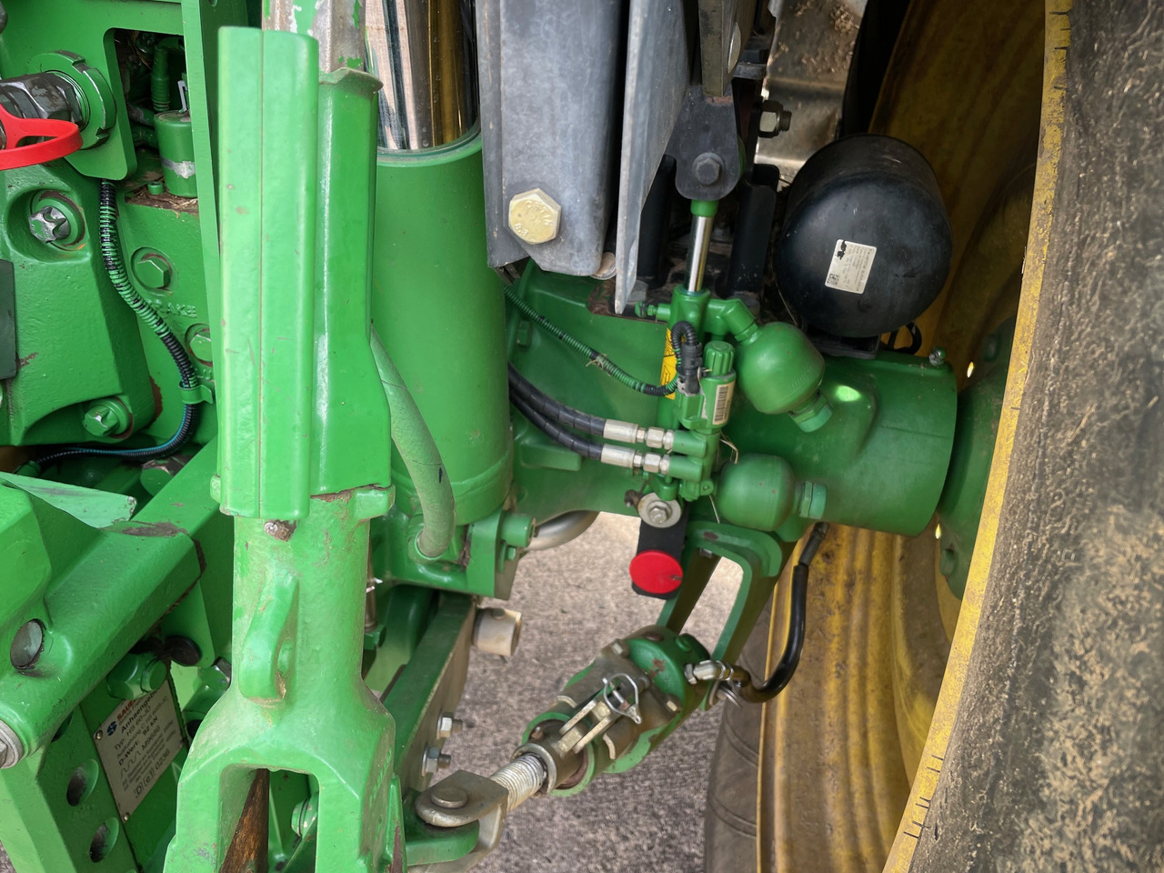 John Deere 6145R - Farm tractor: picture 5 John Deere 6145R - Farm tractor: picture 5