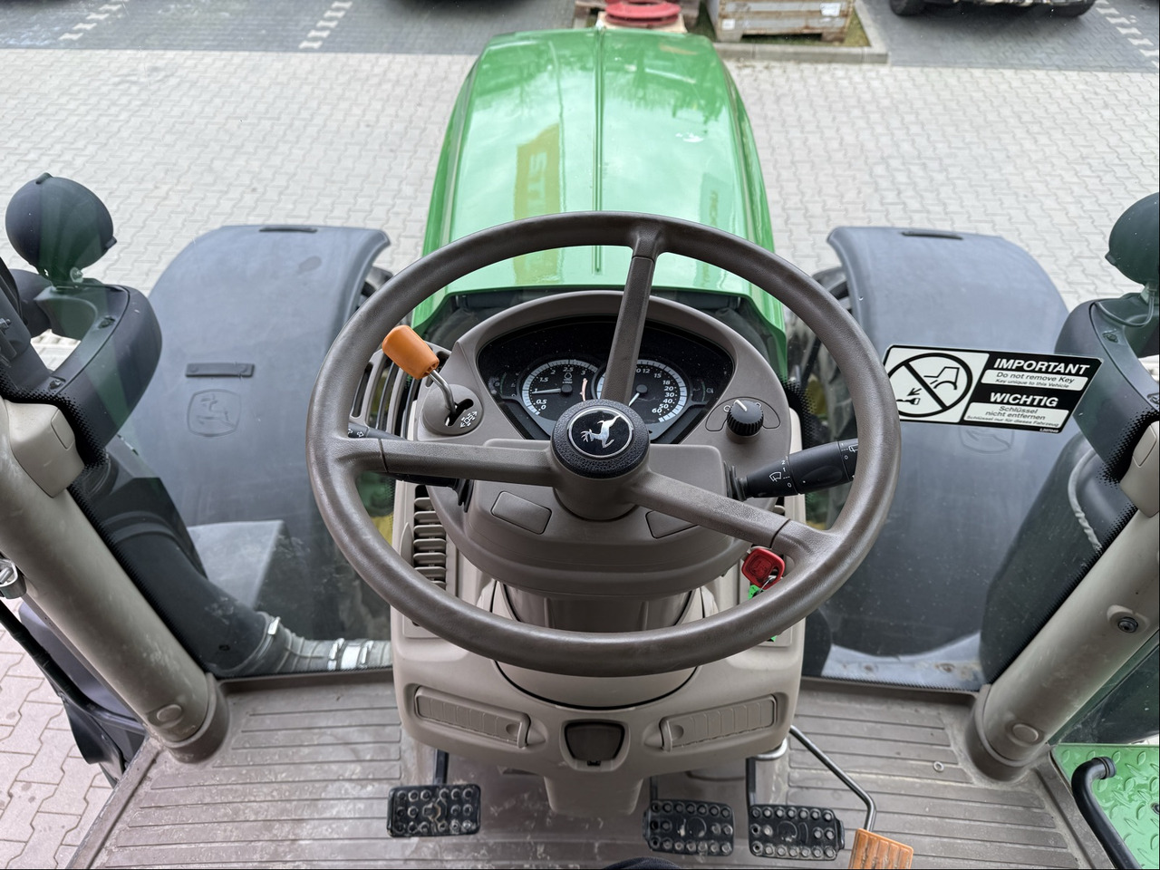 Farm tractor John Deere 6250 R: picture 17