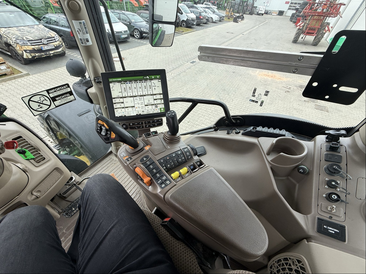 Farm tractor John Deere 6250 R: picture 15